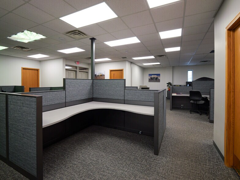 More Photos Of 2321 W Grand Ave, Wisconsin Rapids Office For Sale
