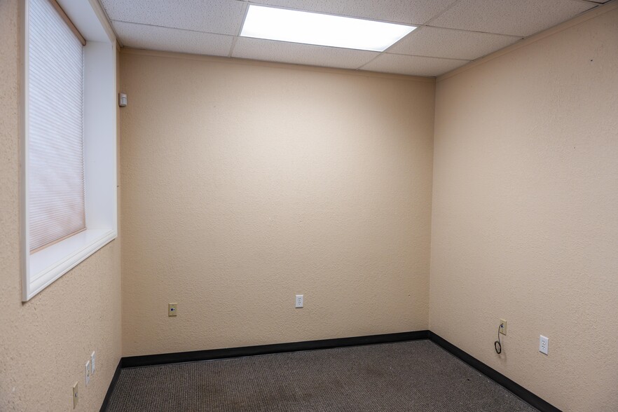 More Photos Of 628 Kraft Loop Rd, Casper Flex For Lease