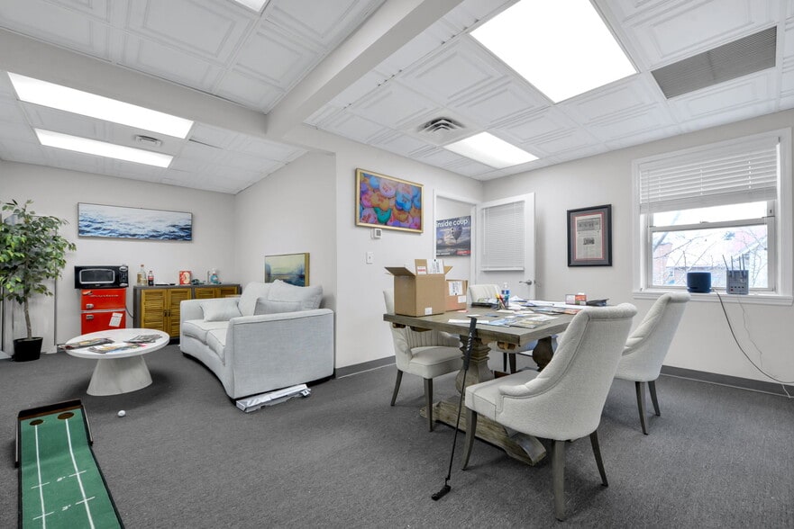 More Photos Of 37 W Bridge St, Dublin Office For Sale