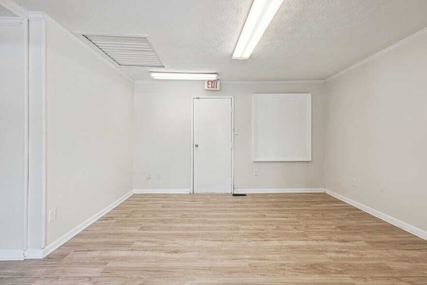 More Photos Of 401 SW Cleveland Ave, Atlanta Office Residential For Sale