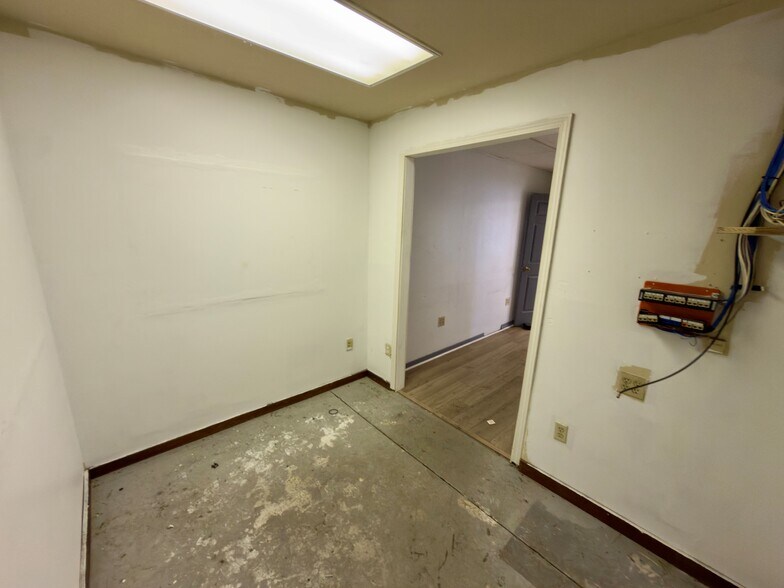 More Photos Of 3885 N Palafox Hwy, Pensacola Warehouse For Lease