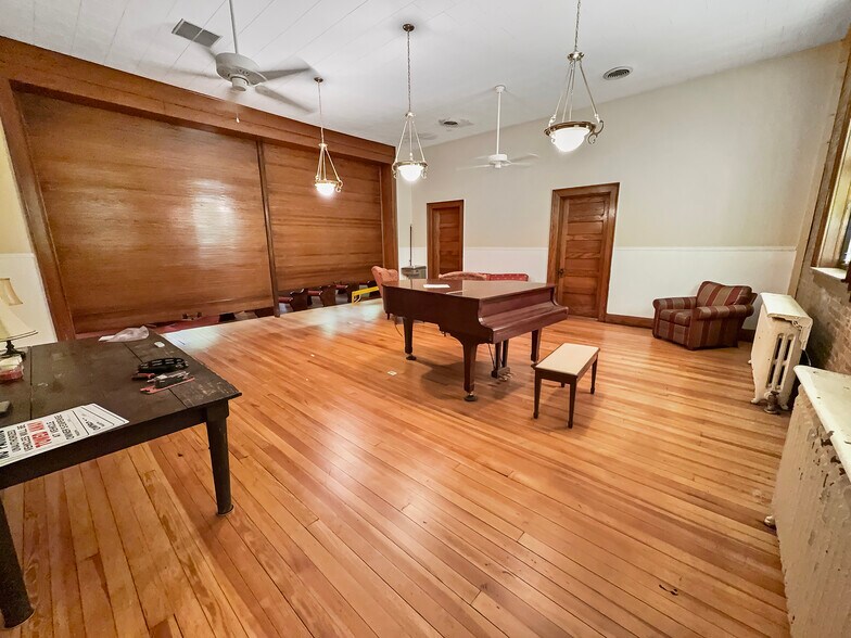 More Photos Of 537 S Maple St, French Lick Religious Facility For Sale