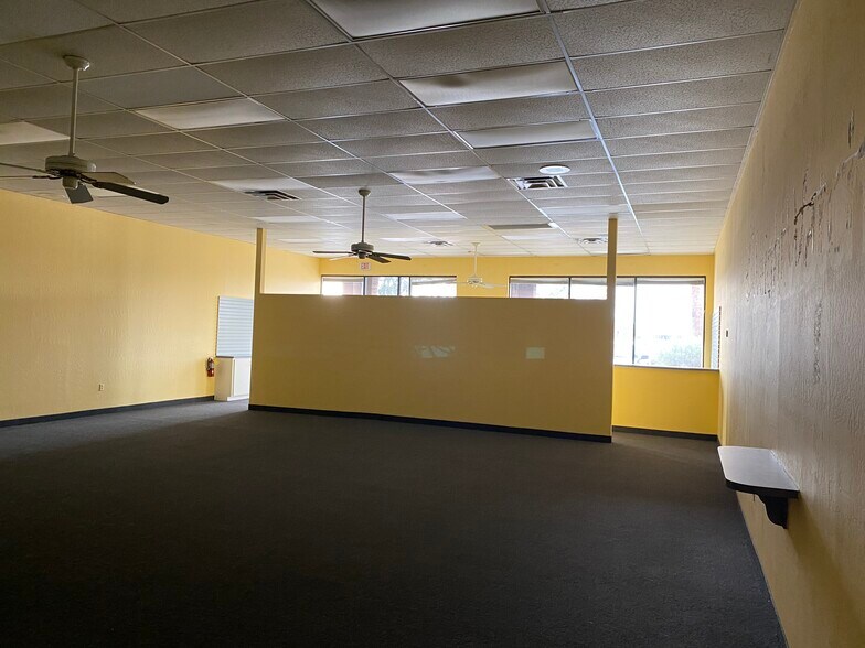 More Photos Of 5036 W Cactus Rd, Glendale Unknown For Lease