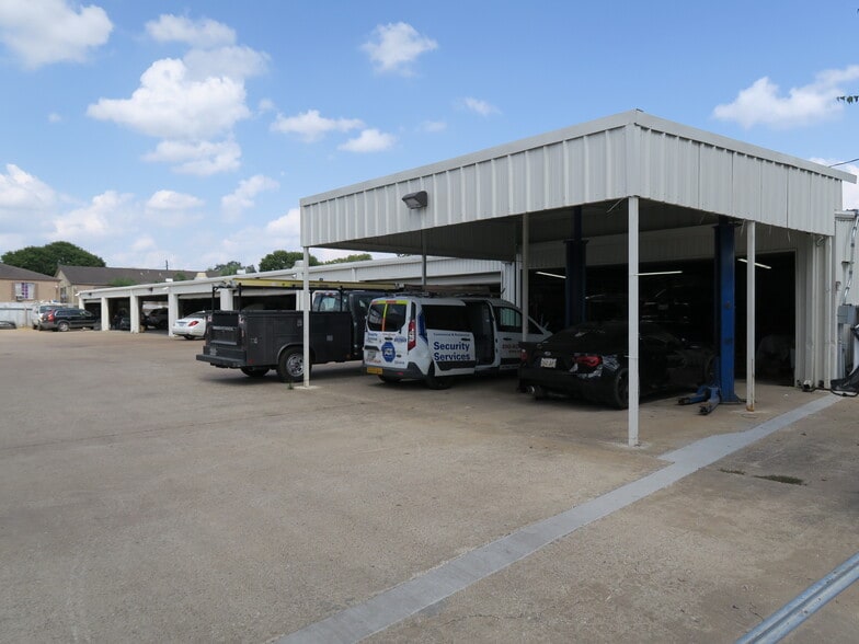 More Photos Of 5610-5613 Southwest Fwy, Houston Mixed Retail For Lease