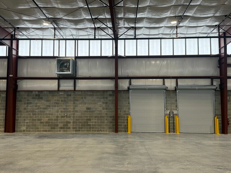 More Photos Of 5435 SW 6th Pl, Ocala Warehouse For Lease