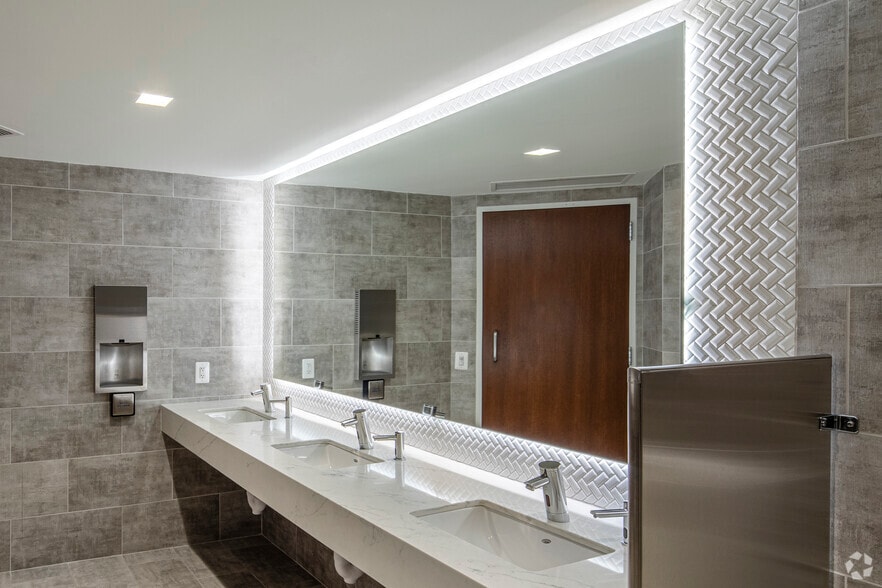 More Photos Of 1220 L St NW, Washington Office For Lease