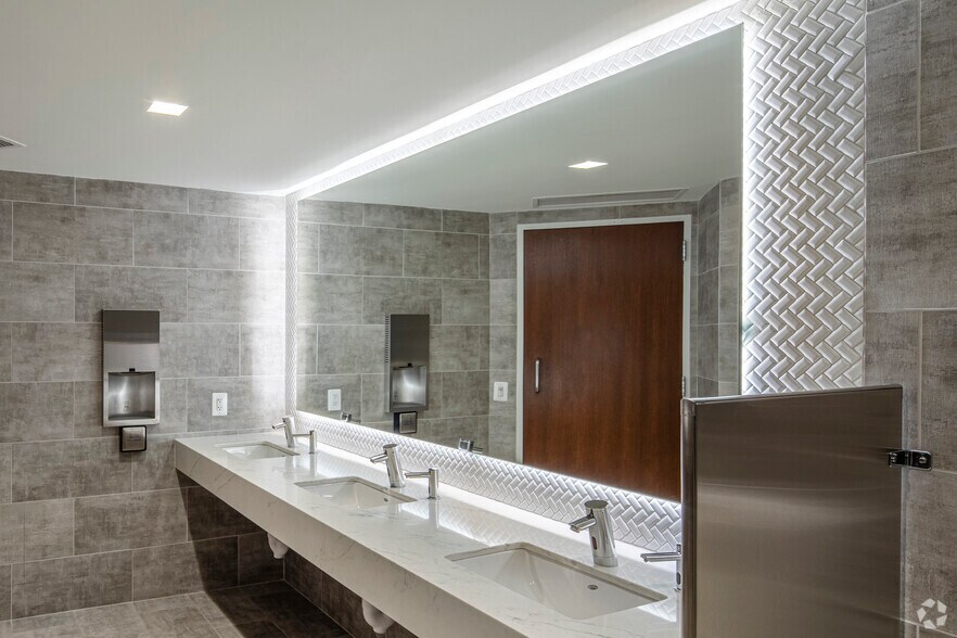 More Photos Of 1220 L St NW, Washington Office For Lease