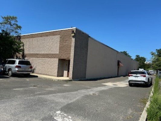 More Photos Of 375 Wyandanch Ave, North Babylon Warehouse For Lease
