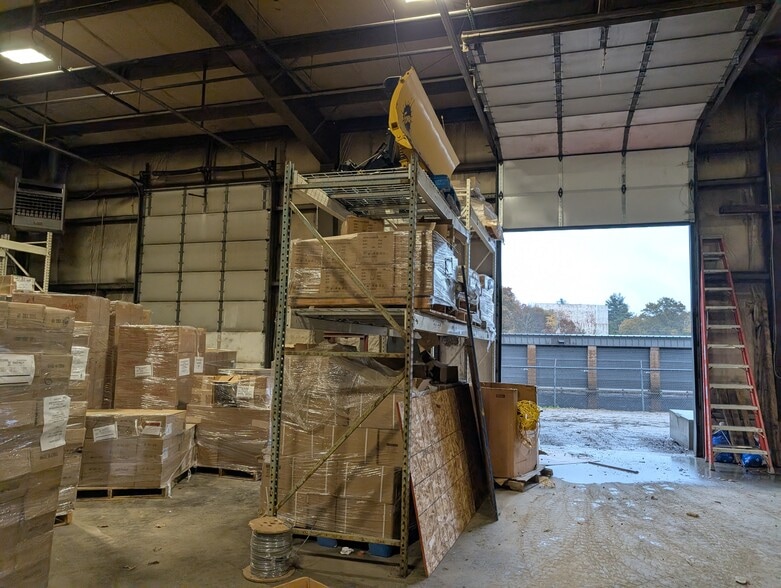 More Photos Of 237 River Rd, Uxbridge Warehouse For Lease