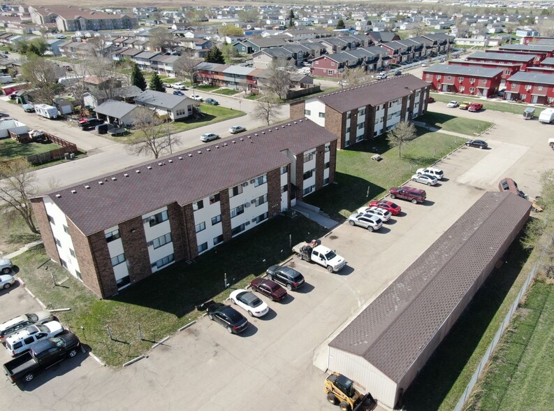 Primary Photo Of 2910-3002 17th Ave W, Williston Apartments For Sale