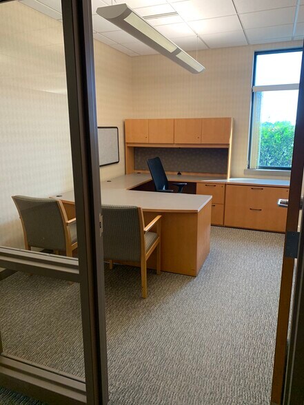 More Photos Of 905-909 S Taylor Dr, Sheboygan Office For Lease