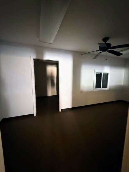 More Photos Of 16 Dudley Rd, Roebuck Industrial For Lease