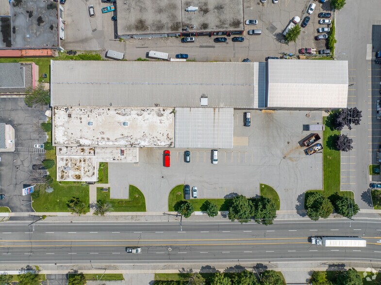 More Photos Of 955 Maple Ave, Burlington Warehouse For Sale