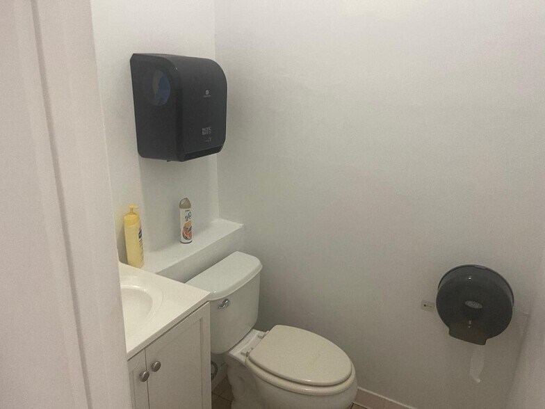 More Photos Of 1615 Ridgewood Ave, Holly Hill Loft Creative Space For Sale