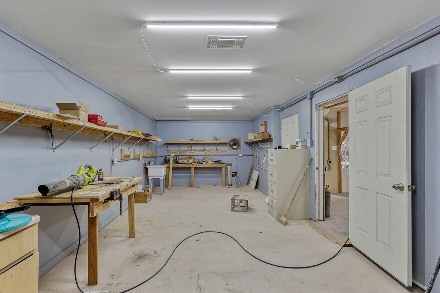 More Photos Of 301 E Calvary Rd, Fort Davis Specialty For Sale
