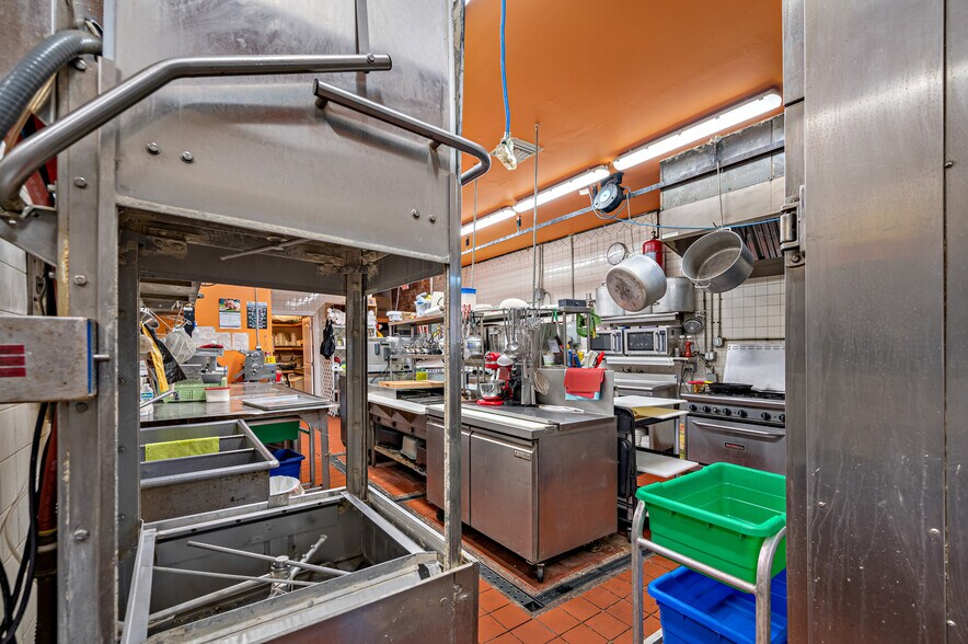 More Photos Of 1995 E Bay Dr, Largo Restaurant For Sale