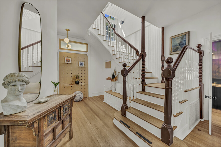 More Photos Of 118 S 4th St, Wilmington Hospitality For Sale