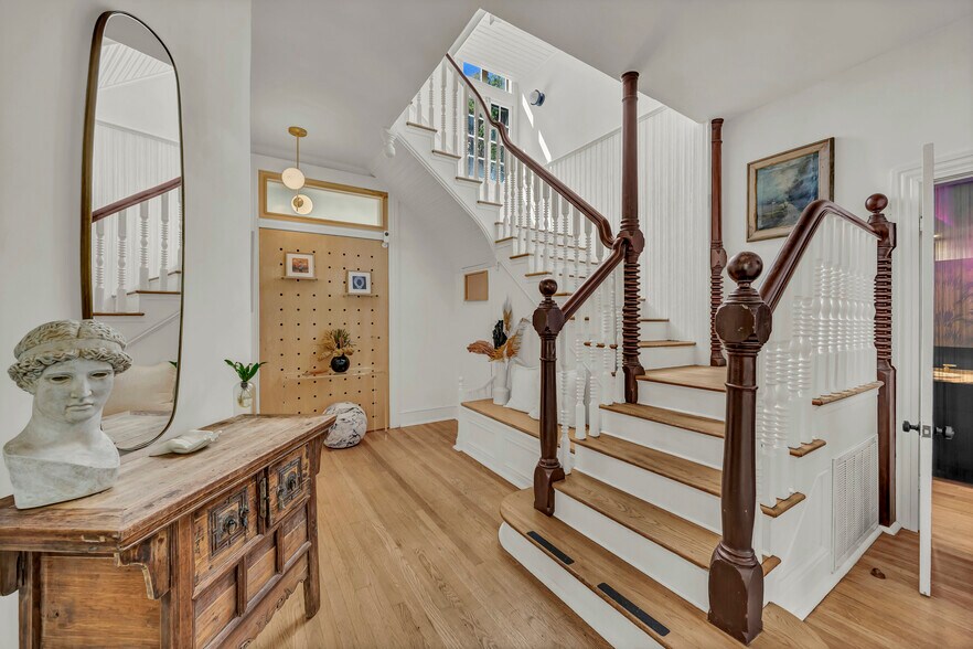 More Photos Of 118 S 4th St, Wilmington Hospitality For Sale