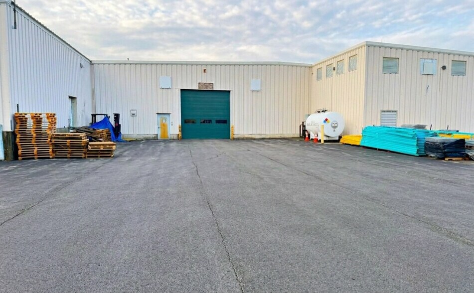 More Photos Of 510 Wilson St, Brewer Freestanding For Lease