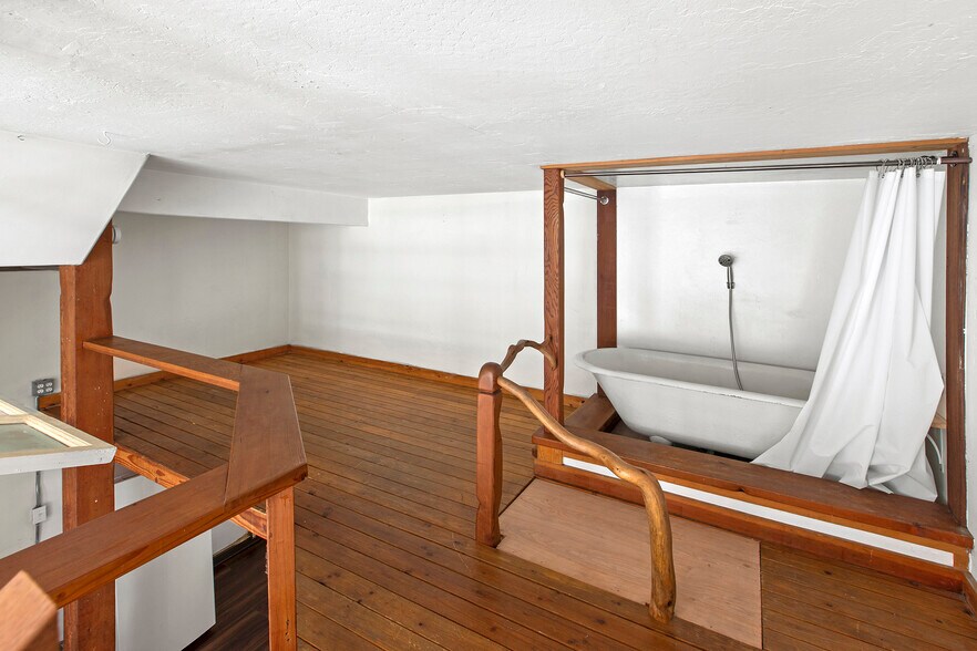 More Photos Of 1810 McAllister St, San Francisco Storefront Retail Residential For Lease