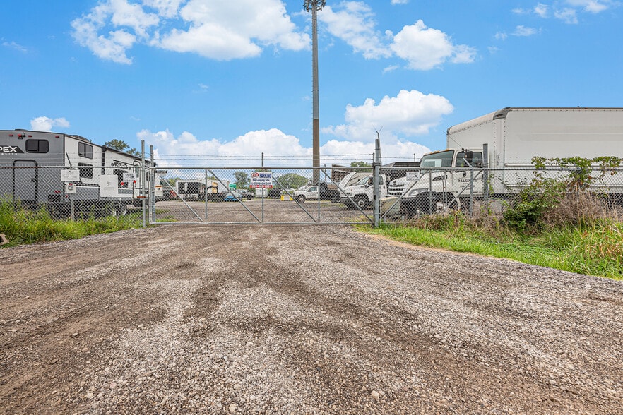 More Photos Of 33833 Garnet St, Clinton Township Self Storage For Sale