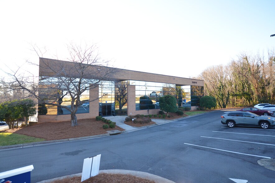 More Photos Of 5509 W Friendly Ave, Greensboro Office For Lease