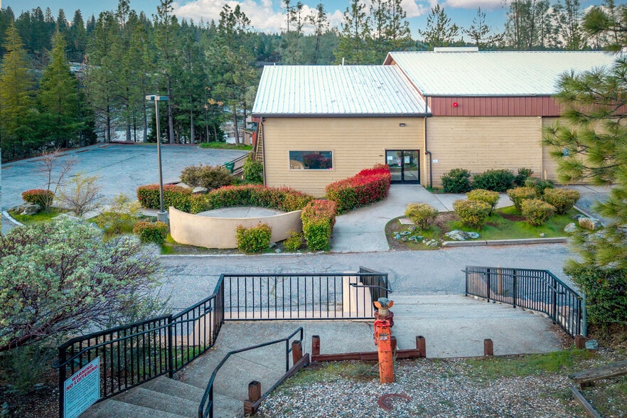 More Photos Of 957 Golden Gate Ter, Grass Valley Sports And Entertainment For Sale