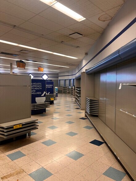 More Photos Of 5005 W Overland Rd, Boise Freestanding For Lease