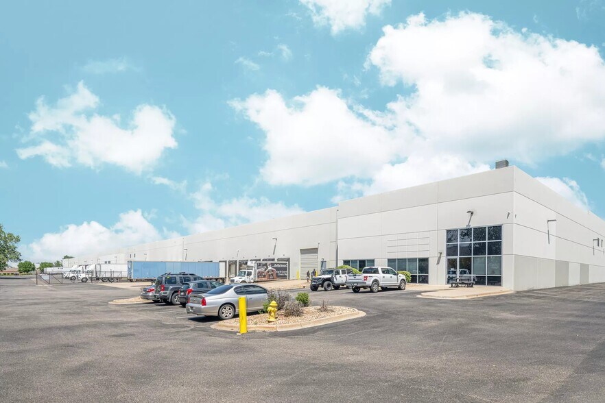 More Photos Of 5301 Peoria St, Denver Distribution For Lease