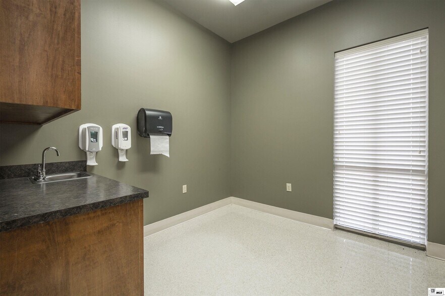 More Photos Of 3995 Sterlington Rd, Monroe Medical For Sale