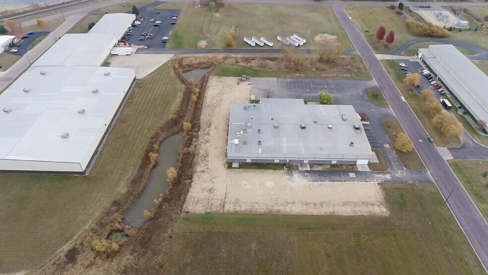 More Photos Of 1011 Veterans St, Mauston Manufacturing For Sale