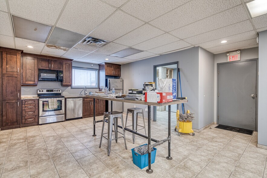 More Photos Of 100 Burland Cres, Hamilton Warehouse For Lease