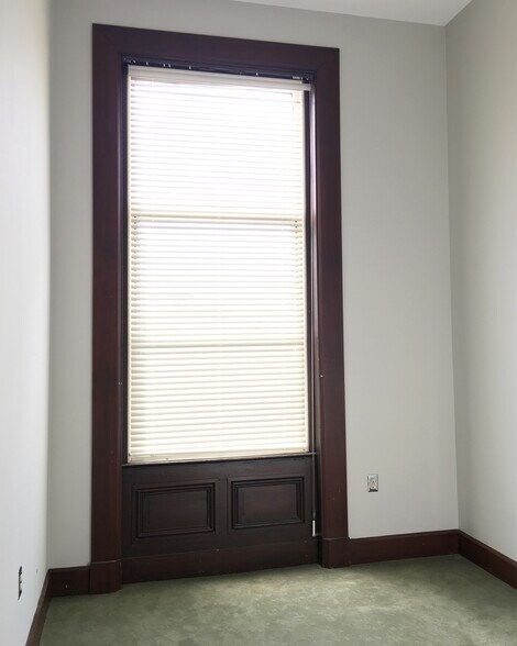 More Photos Of 2021 Auburn Ave, Cincinnati Office For Sale