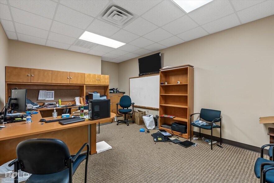 More Photos Of 523 Oxford Rd, Mansfield Office For Sale