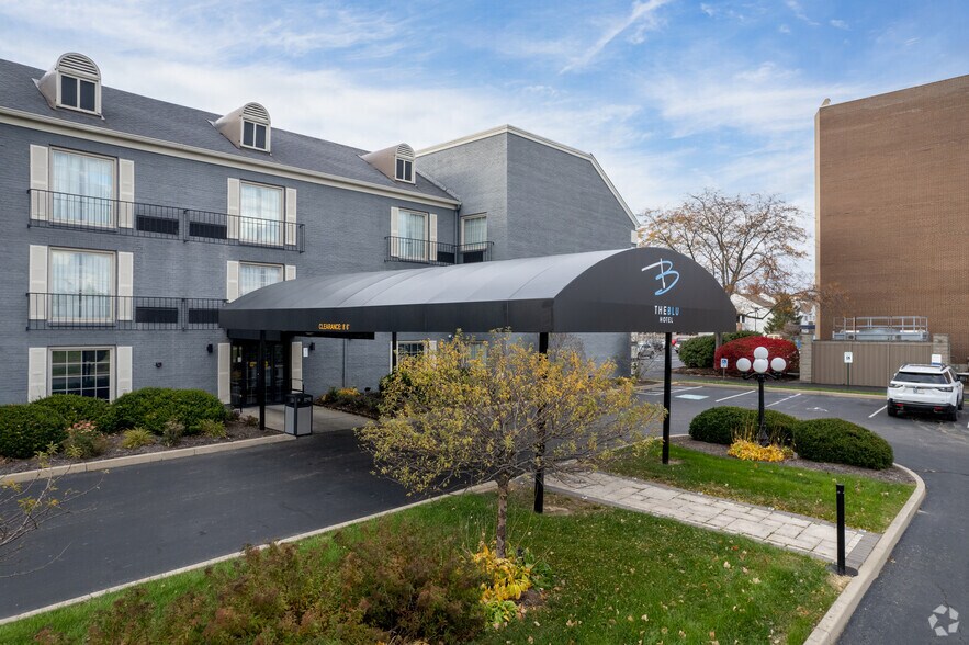 More Photos Of 11349 Reed Hartman Hwy, Cincinnati Hotel For Sale