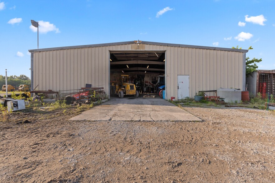 More Photos Of 60 US-54 Hwy, El Dorado Springs General Retail For Sale