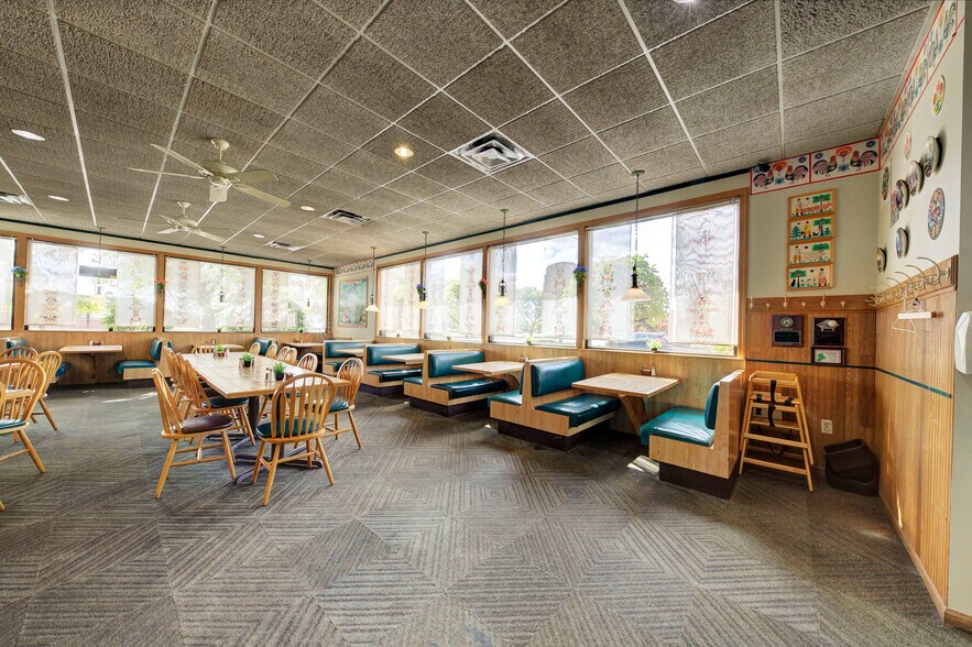 More Photos Of 1744 Biddle Ave, Wyandotte General Retail For Sale