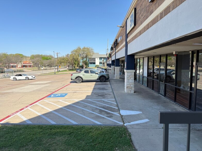 More Photos Of 1201 Woodhaven Blvd, Fort Worth Storefront For Lease
