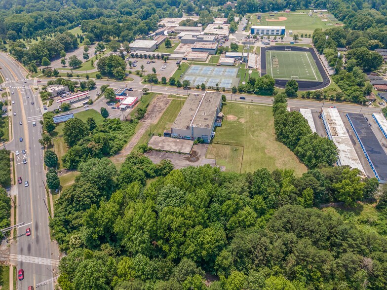 More Photos Of 920 Eastway Dr, Charlotte Warehouse For Sale