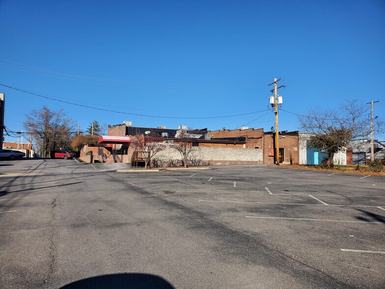 More Photos Of 213 E Main St, Carbondale Sports And Entertainment For Sale