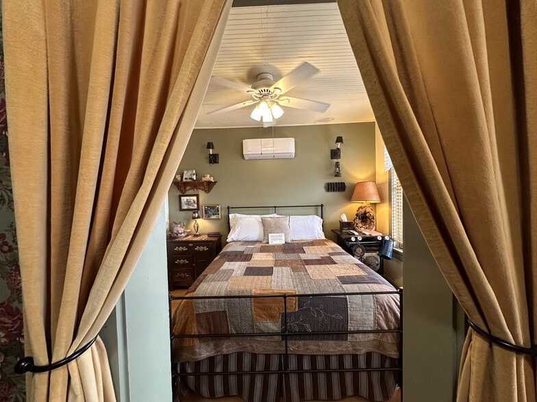 More Photos Of 541 Main St, Jerome Hotel For Sale