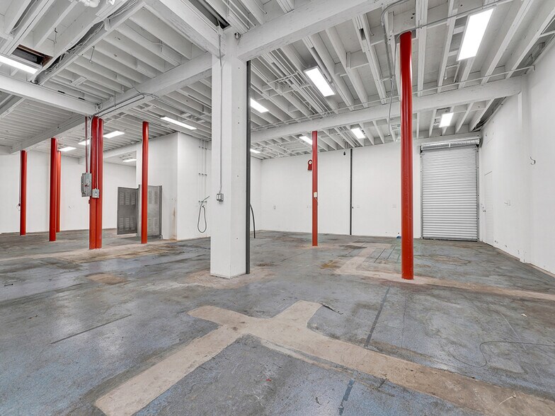 More Photos Of 3501 W Garry Ave, Santa Ana Warehouse For Lease