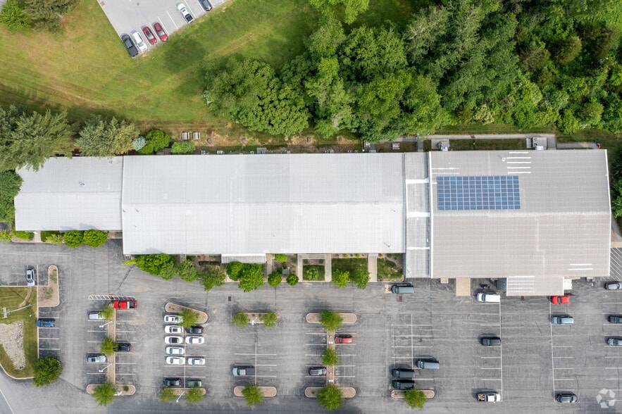 More Photos Of 199 West Rd, Pleasant Valley Warehouse For Lease