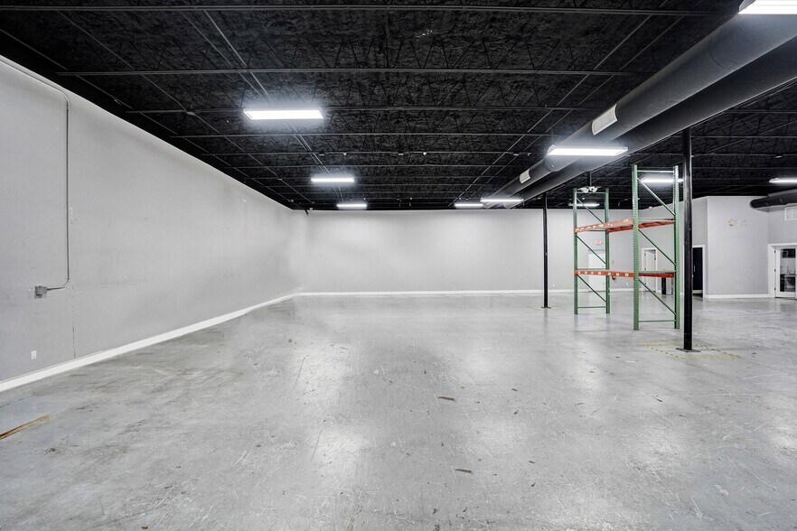 More Photos Of 2521 NE 4th Ave, Pompano Beach Flex For Lease