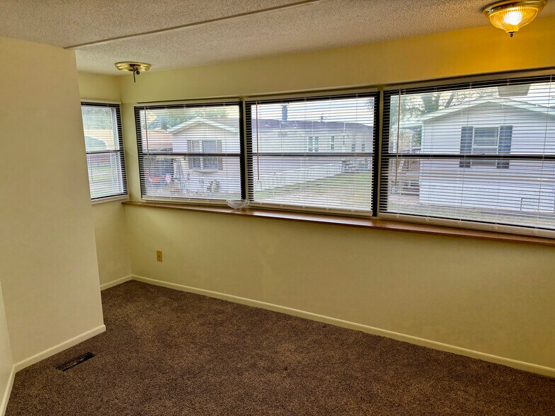 More Photos Of 521 S Emmett St, Virden Manufactured Housing Mobile Home Park For Sale