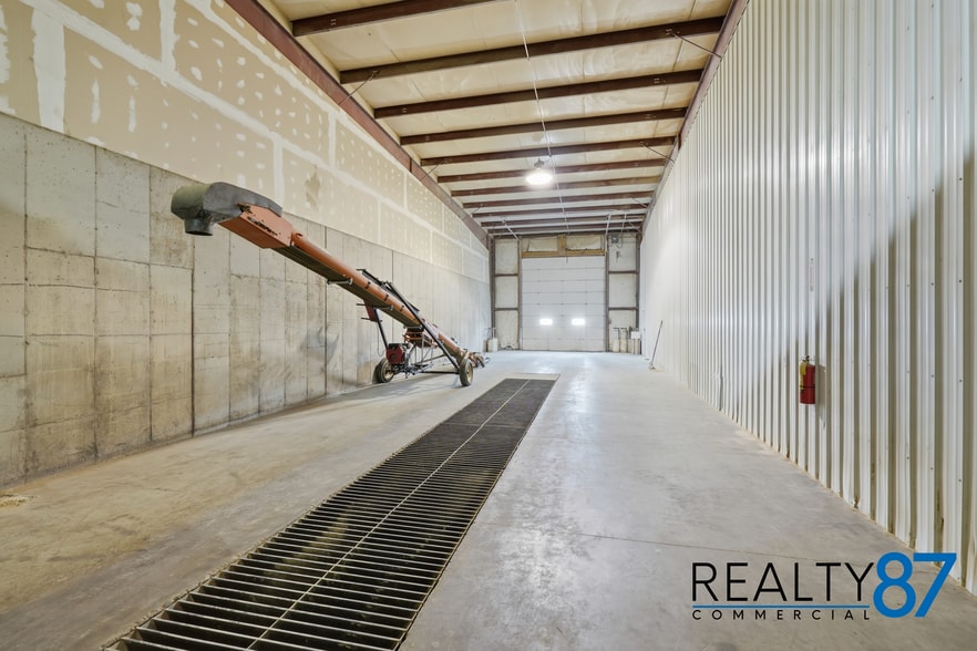 More Photos Of 1004 Grant St, Manchester Warehouse For Sale