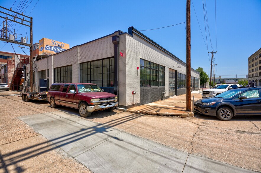 More Photos Of 801 N Broadway Ave, Oklahoma City Storefront Retail Office For Lease