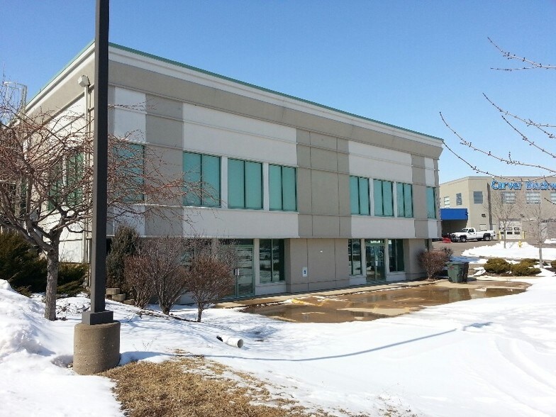 More Photos Of 3170 E 53rd St, Davenport Freestanding For Lease