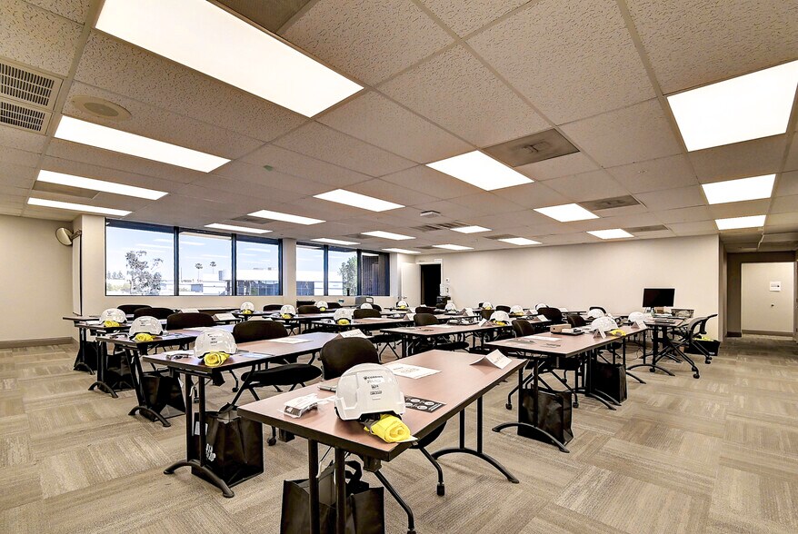 More Photos Of 4830 S 38th St, Phoenix Warehouse For Sale