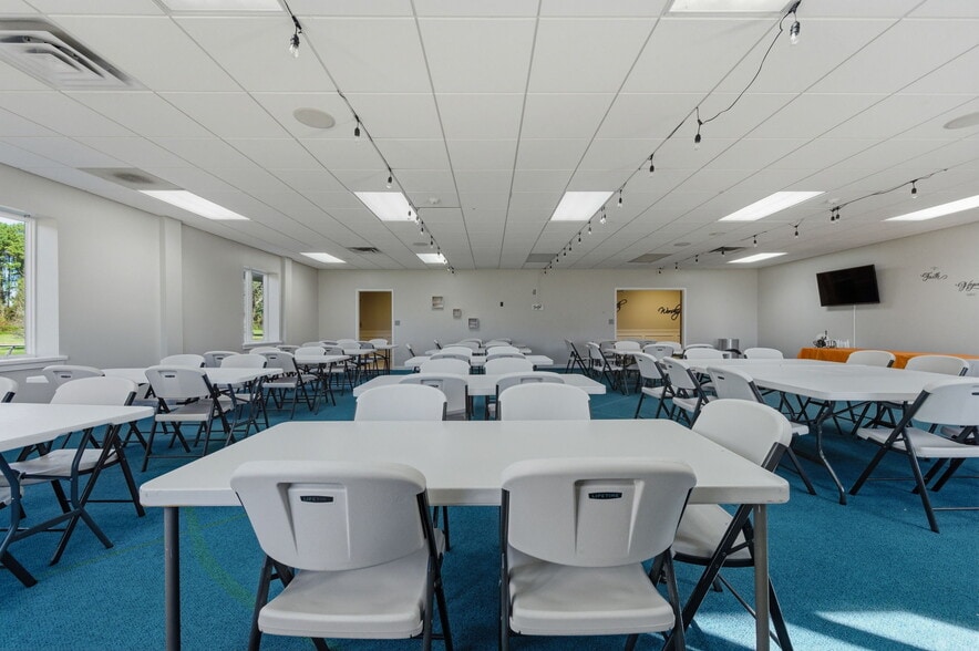 More Photos Of 2744 Red Lion Rd, Bear Religious Facility For Lease